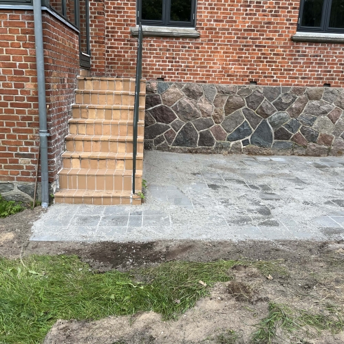 belægning ved trappe