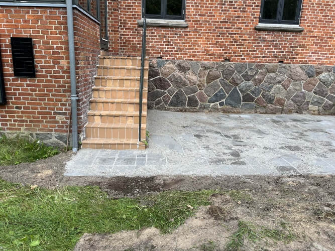 belægning ved trappe