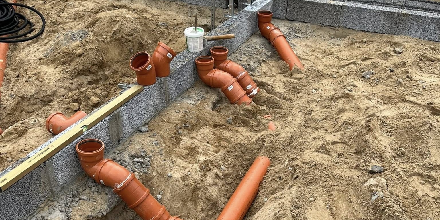 Kloakarbejde med installation af roer udført af autoriseret kloakmester i Aarhus, Skanderborg, horsens og Odder